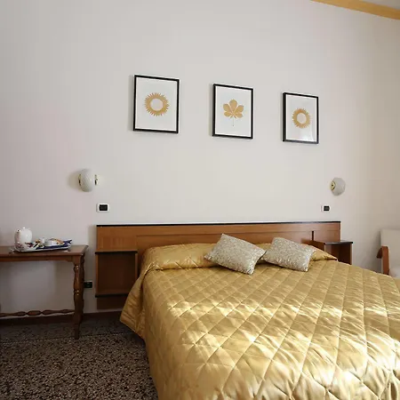 Hotel Casa Del 3*